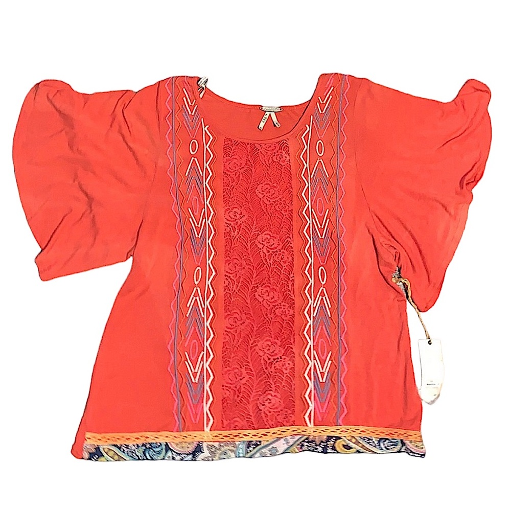 GIMMICKS BY BKE: NWT Embroidered Lace Inset Blouse - Size Small